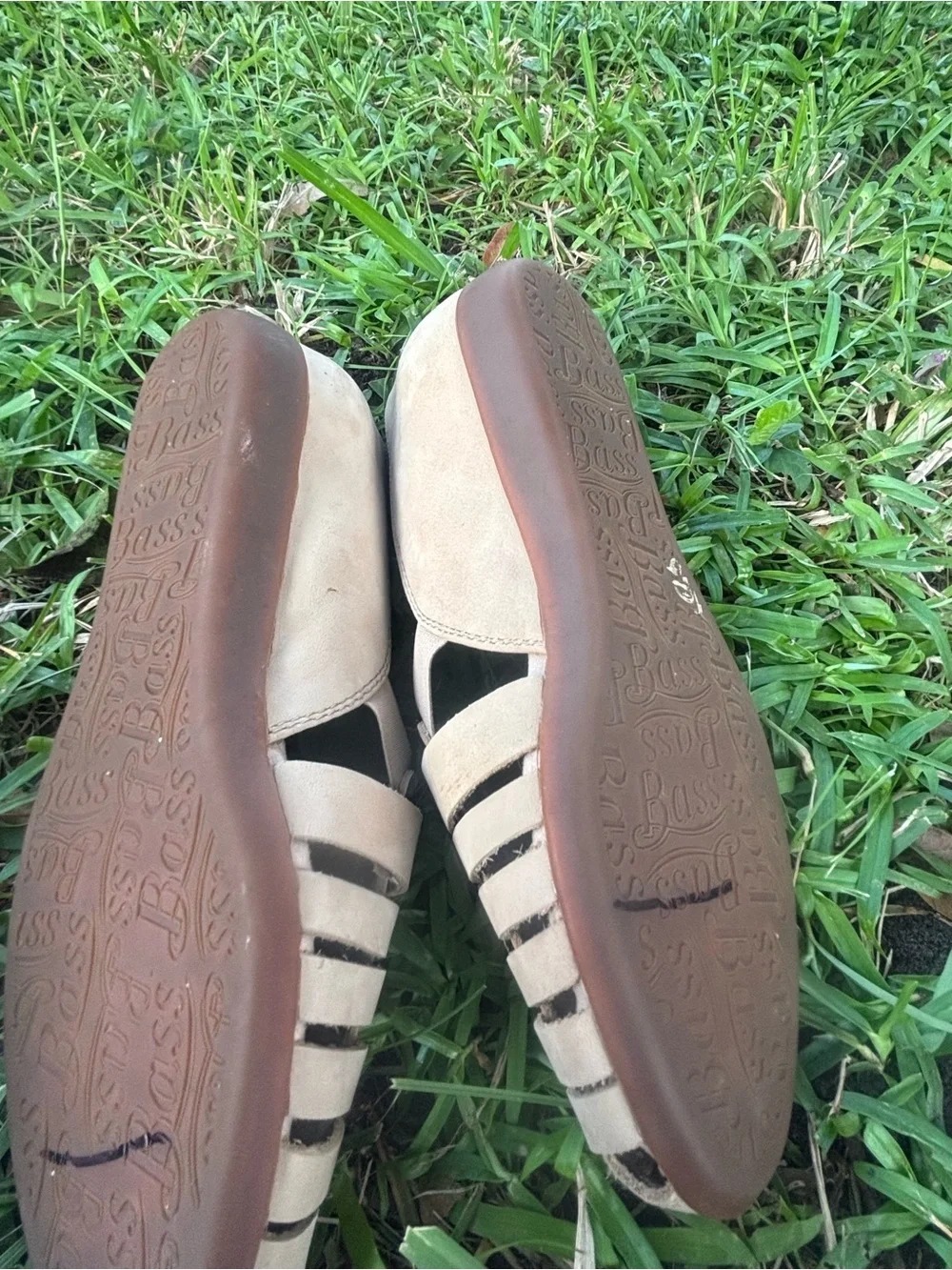 Leather Bass Colleen Hemp huarache-style loafers are a women's size 7.5